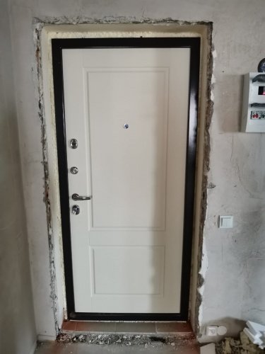 Входная дверь в квартиру Super Omega-100 RAL 8019 ПВХ Слоновая кость SO-NC-1 фото 4