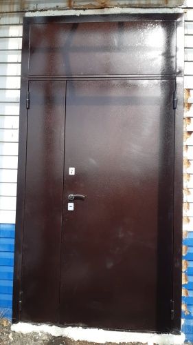 Двухстворчатая высокая уличная дверь с фрамугой, нажимная ручка (металл-металл) фото 4